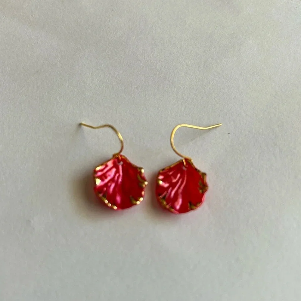 3/$20 Red Gold Tone Faux Sea Shell Ocean Beach Dandle Earrings